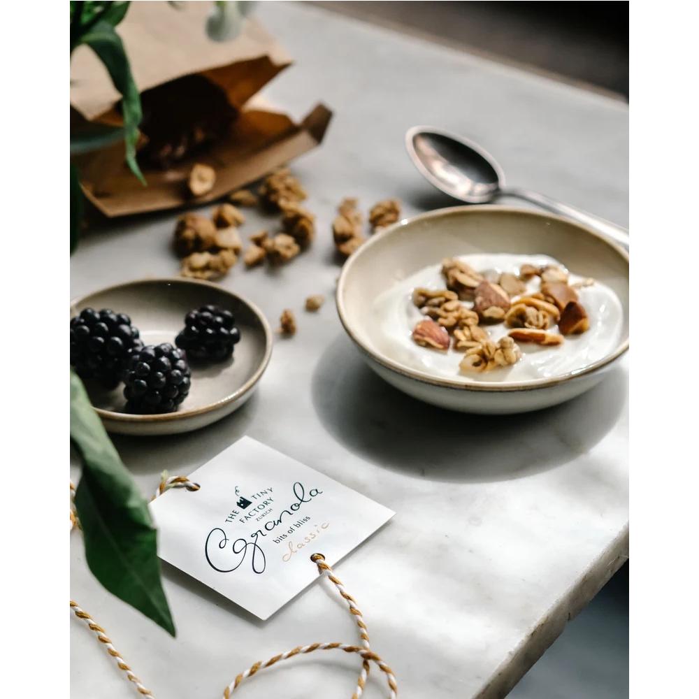 The Tiny Factory Bio Granola classic 350 g & sour cherry 350 g